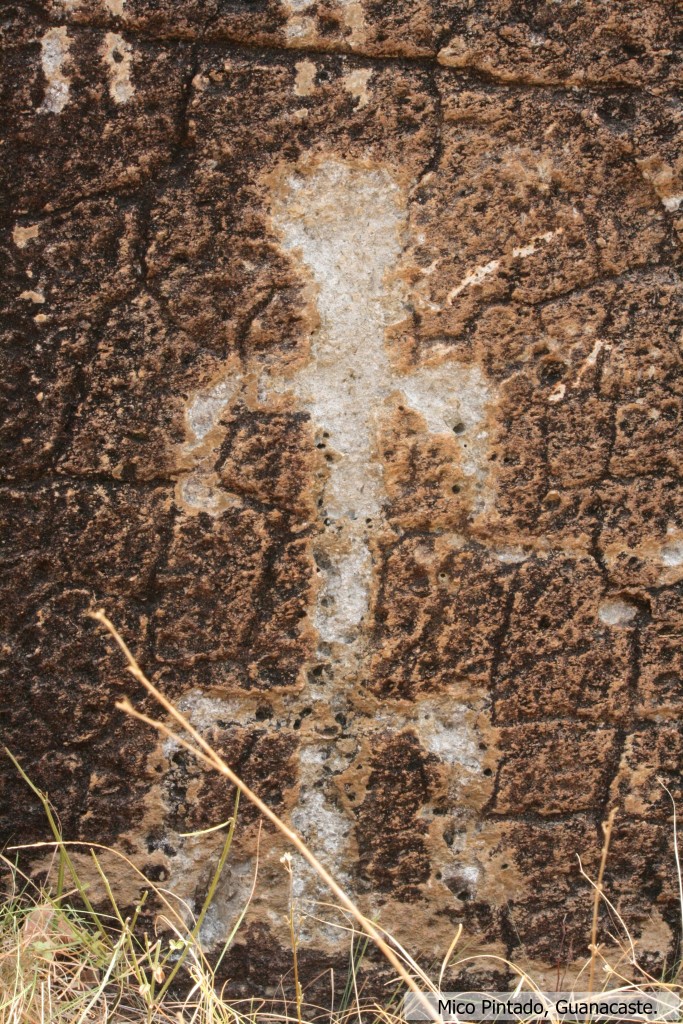 Detalle de la pintura rupestre y petroglifos en el sitio "Mico Pintado" provincia de Guanacaste. Fotografía cortesía del Museo del Jade.