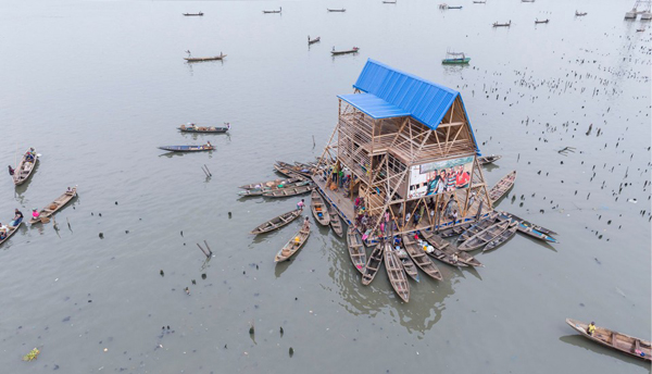 Escuela primaria flotante en Makoko (Nigeria), por NLÉ