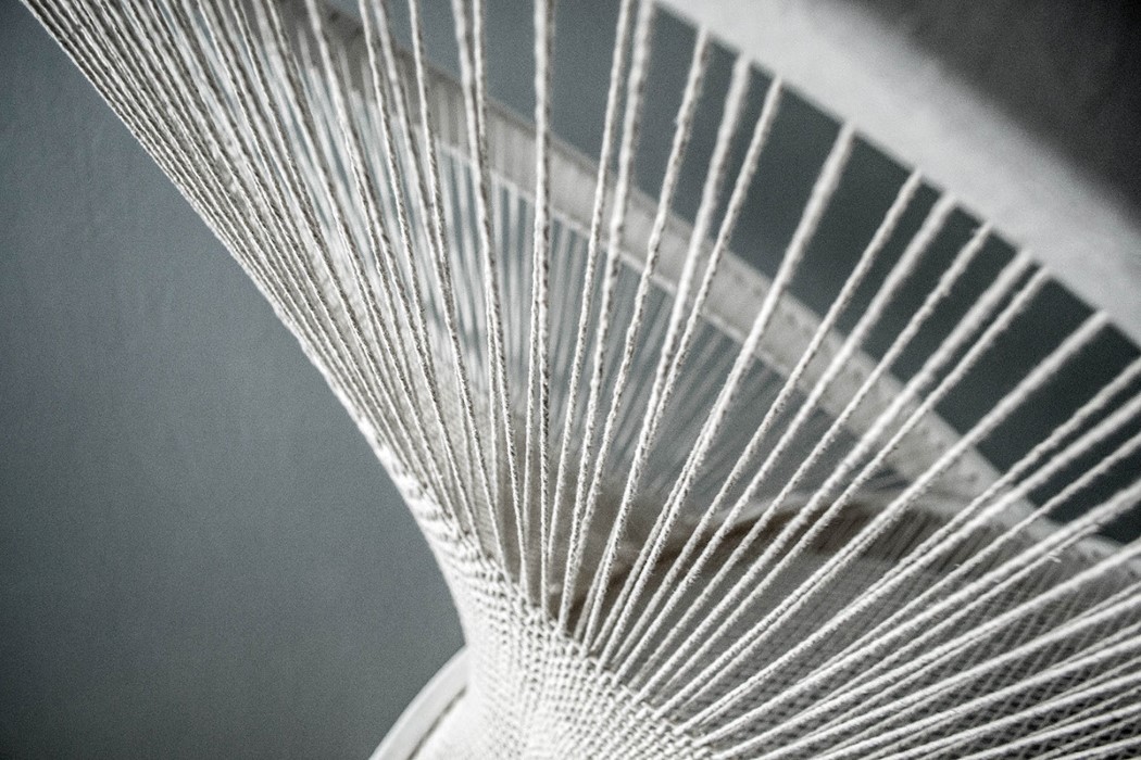 Torsion, la silla de Natalie Musorina inspirada en Naum Gabo