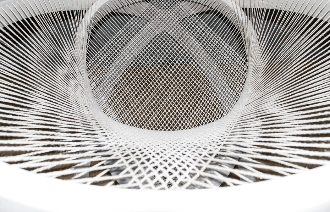 Torsion, la silla de Natalie Musorina inspirada en Naum Gabo