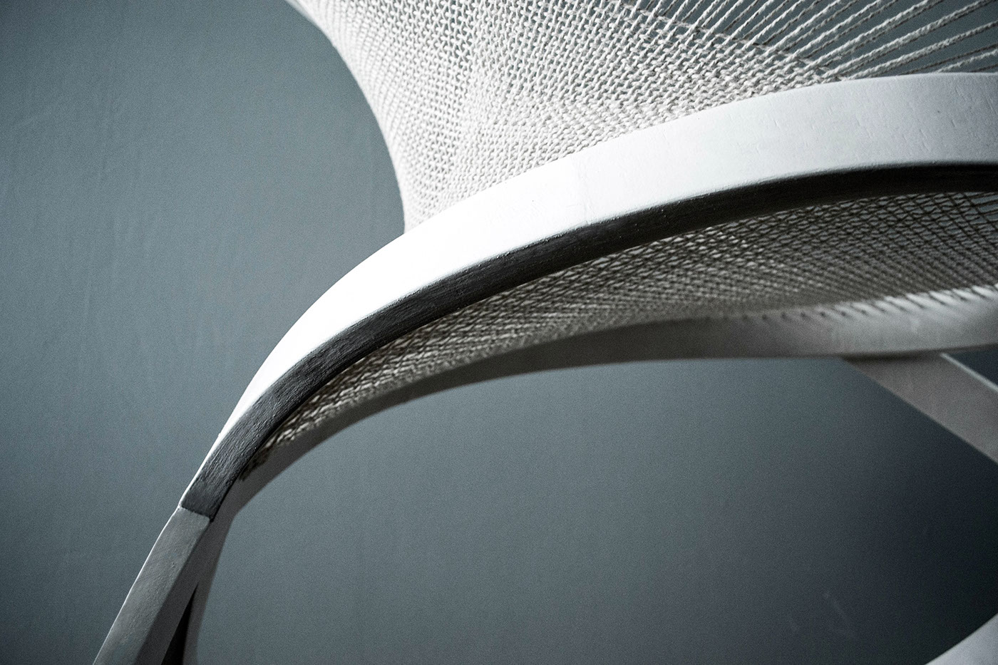 Torsion, la silla de Natalie Musorina inspirada en Naum Gabo