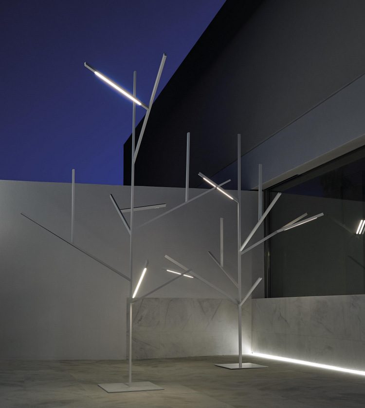 Blau, el árbol de luz de Fran Silvestre Arquitectos para GandiaBlasco