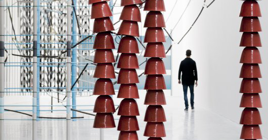 Ronan & Erwan Bouroullec iluminan la Galerie kreo de París