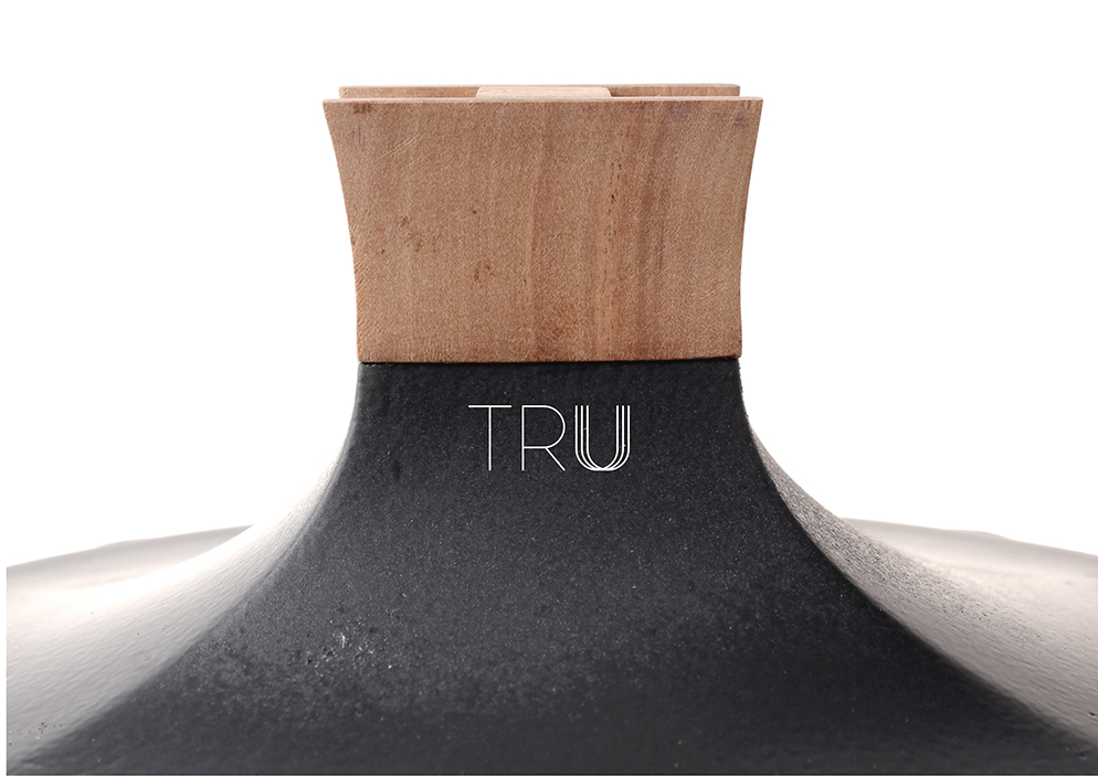 TRU, recipientes de cocina de hierro y bambú de Levai Levente