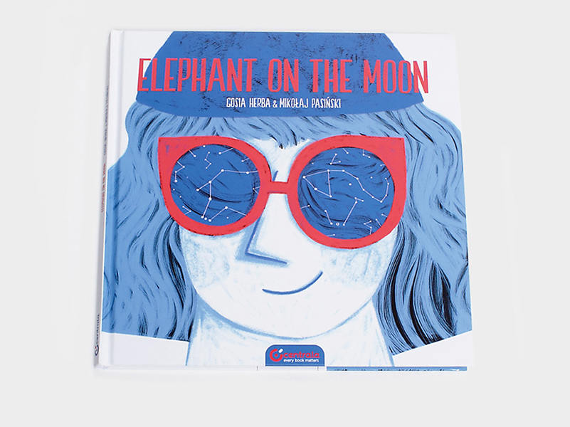 Elephant on the moon, un cuento ilustrado por Sosia Herba y Mikołaj Pasiński