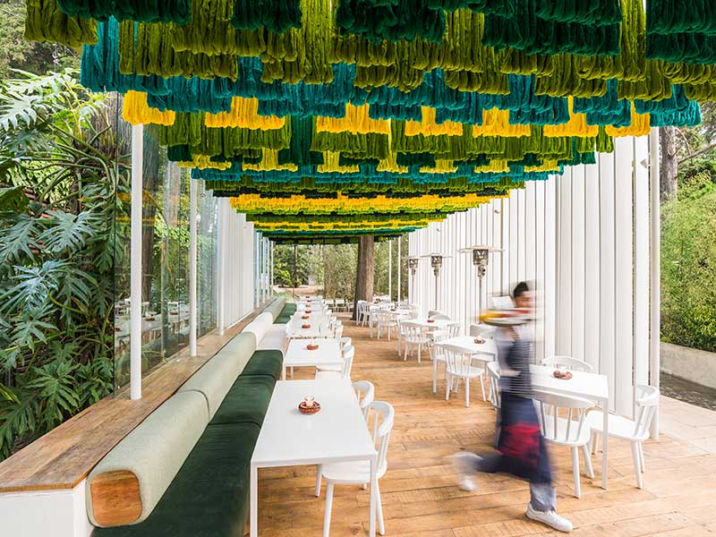 La pérgola de hilos de Taller KEN para el restaurante Saúl Zona 14 Canopy de Guatemala