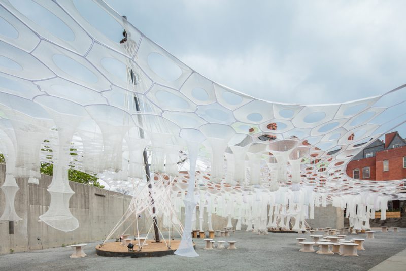 Lumen, de Jenny Sabin Studio, ganador del MoMA PS1 2017. Fotografía: Pablo Enriquez