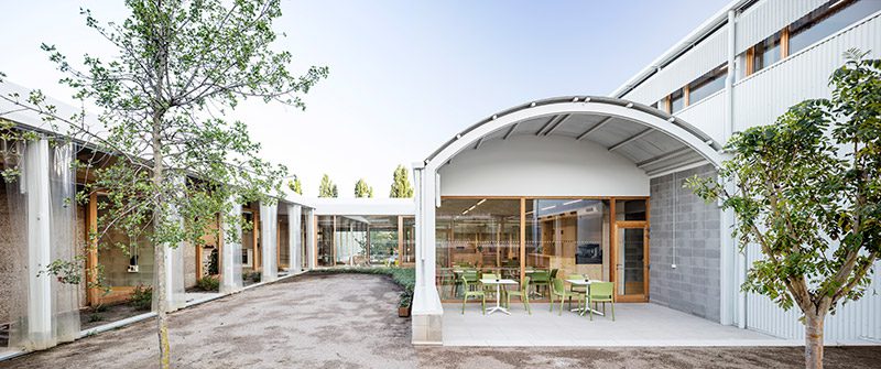 Centro Médico Psicopedagógico, el “edificio sano” de Comas-Pont Arquitectes