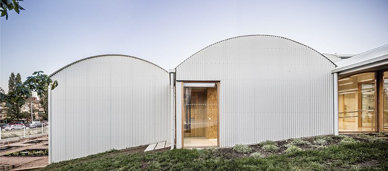 Centro Médico Psicopedagógico, el “edificio sano” de Comas-Pont Arquitectes