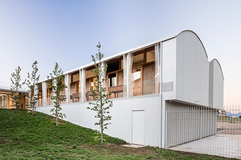 Centro Médico Psicopedagógico, el “edificio sano” de Comas-Pont Arquitectes