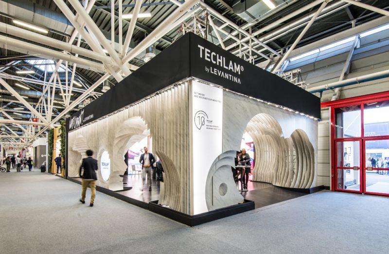 Rocamora diseña un espectacular stand para Techlam by Levantina en Cersaie.