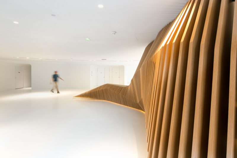 La escalera paramétrica de Ora Ïto para LVMH en París. Fotografía: We Are Contents.