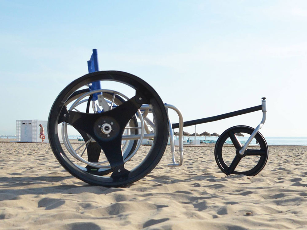 Diseño inclusivo: SandRoller, la silla de ruedas de playa diseñada por alumnos de la UPV