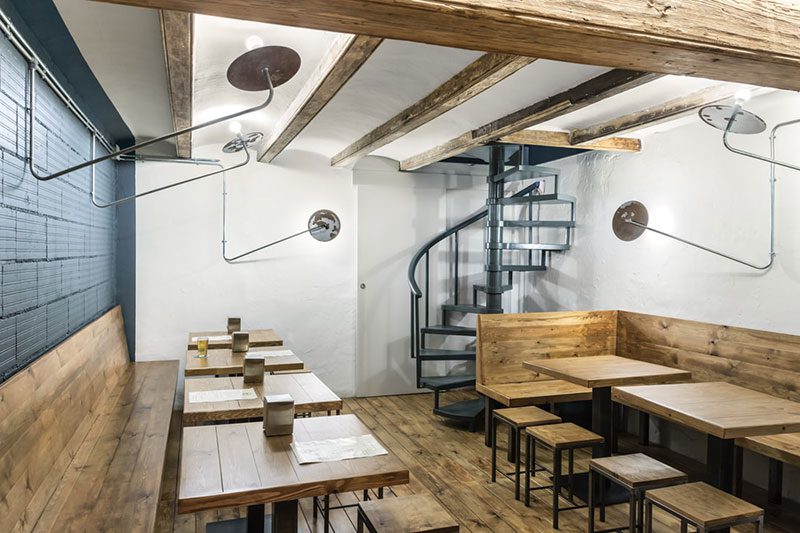 Hoppiness Beer Bar, la taberna popular de Jordi Ginabreda Studio