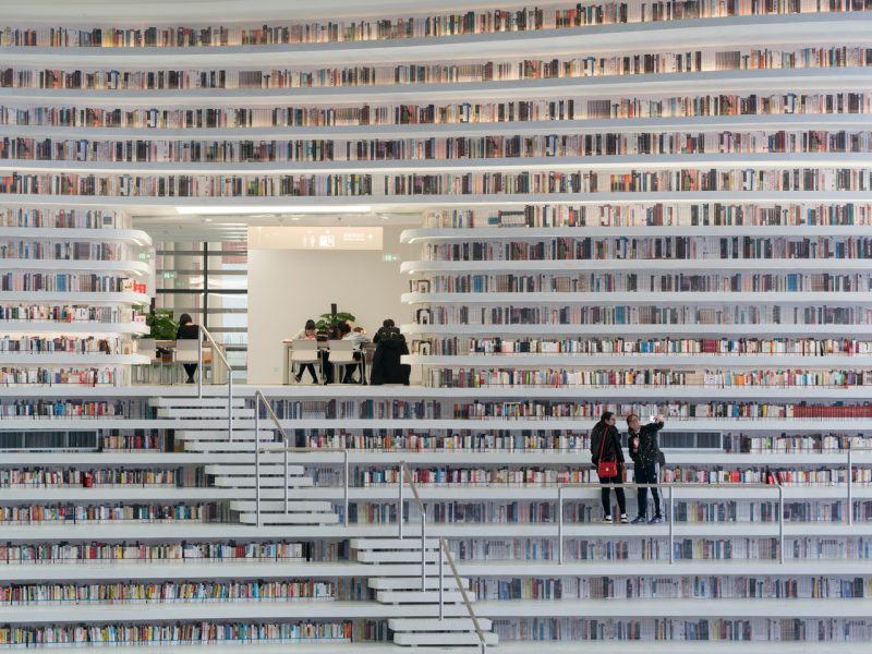 Tianjin Binhai Library, la biblioteca envolvente de MVRDV en China. © MVRDV