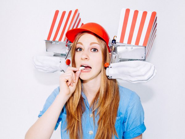 Simone Giertz, la reina de los robots. El triunfo del fracaso