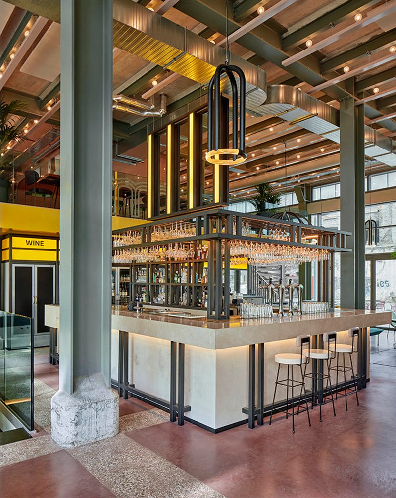 The Commons, un restaurante contemporáneo con aires industriales de Studio Modijefsky