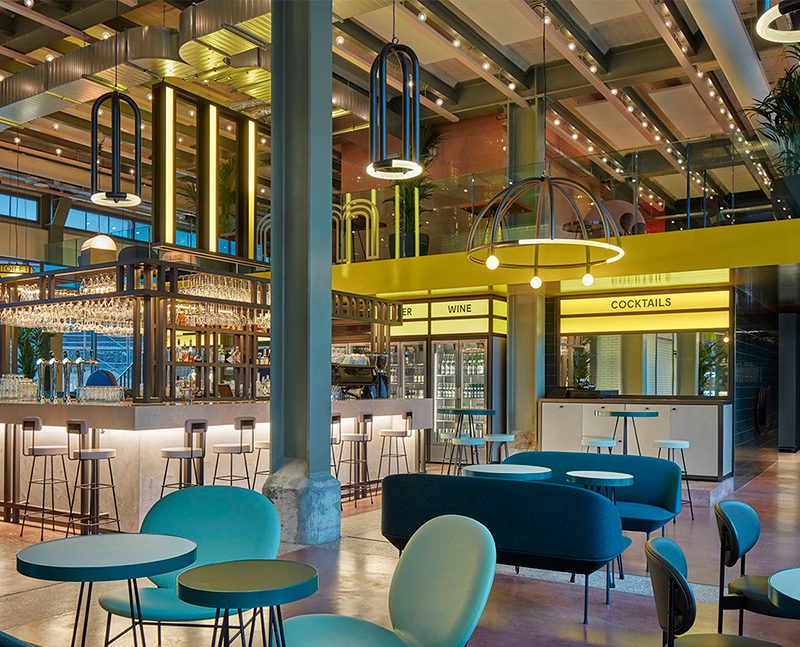 The Commons, un restaurante contemporáneo con aires industriales de Studio Modijefsky