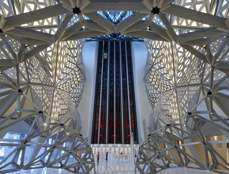 Morpheus Hotel de Zaha Hadid Architects en Macao, China. Fotografía: Virgile Simon Bertrand