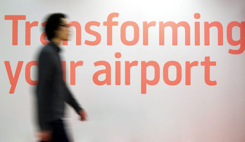Un aeropuerto para quedarse: tipografía e iconografía de Atipo