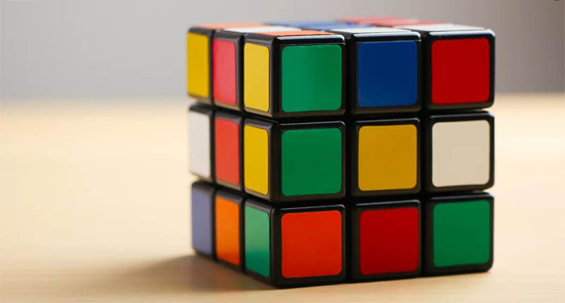Ernő Rubik, el creador del juguete más vendido de la historia, cumple años