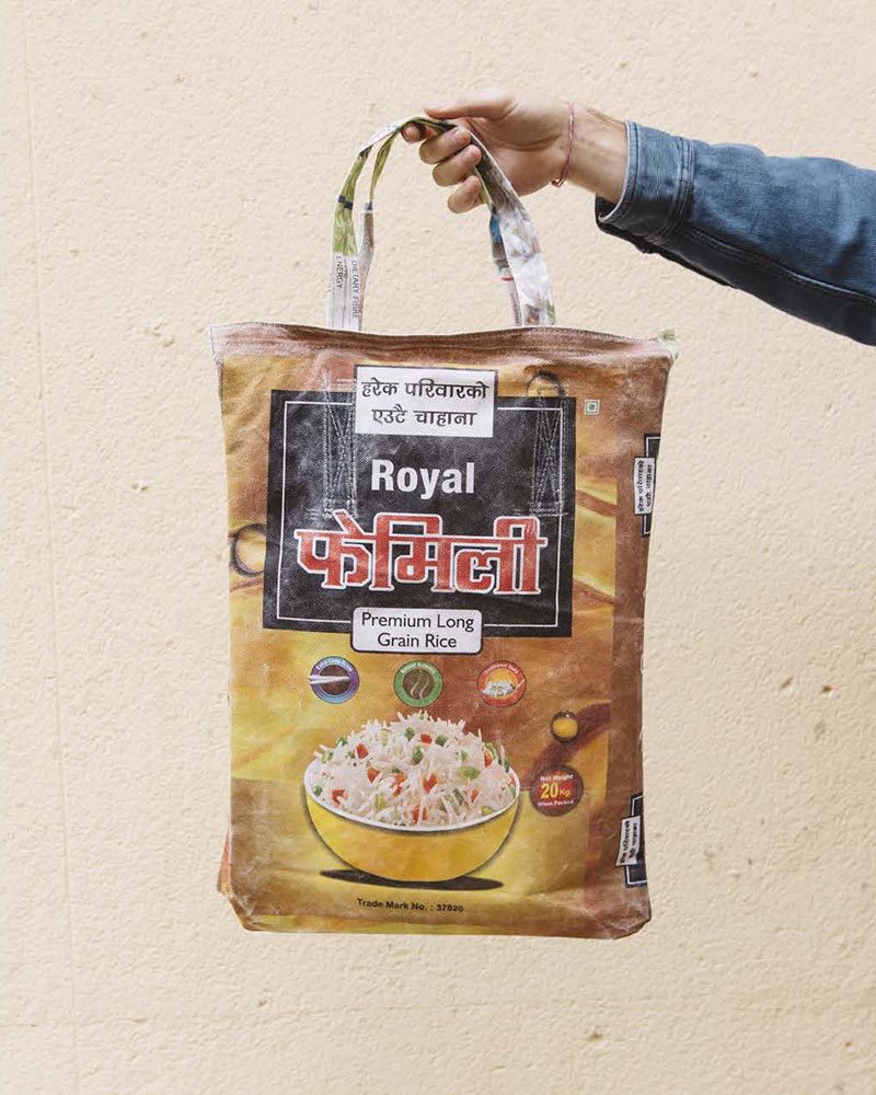 Hemper reutiliza bolsas de arroz para su nuevo packaging