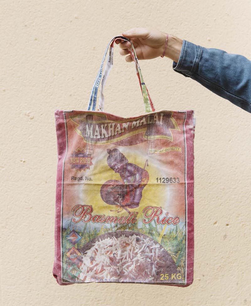 Hemper reutiliza bolsas de arroz para su nuevo packaging