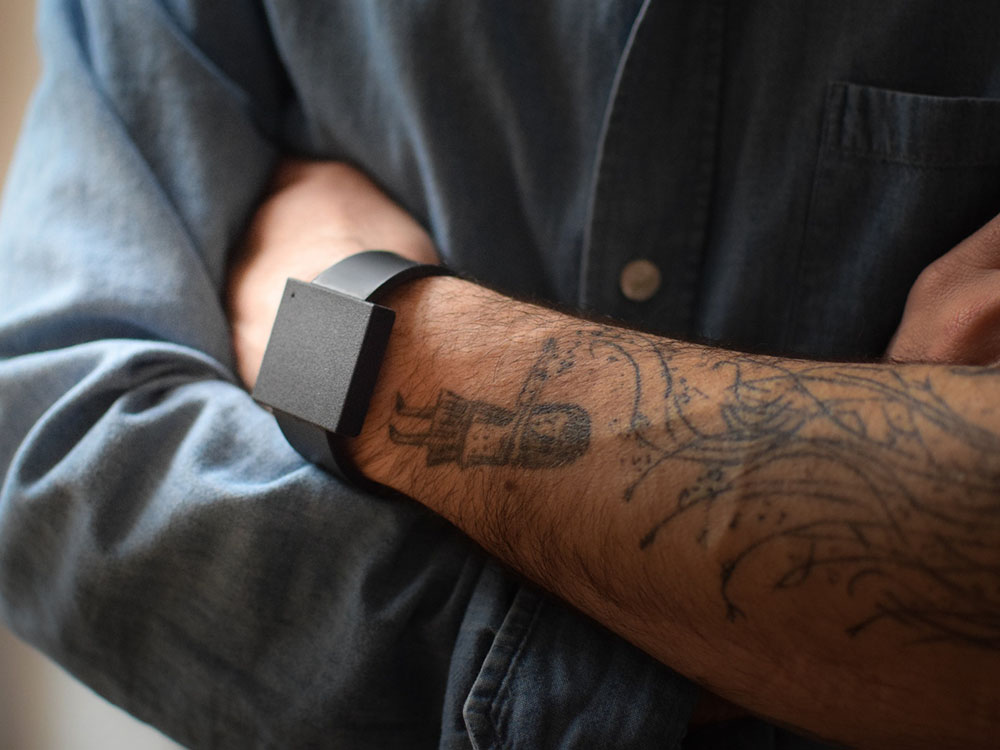 The Basslet, el subwoofer de muñeca de Lofelt. Un wearable para sentir la música