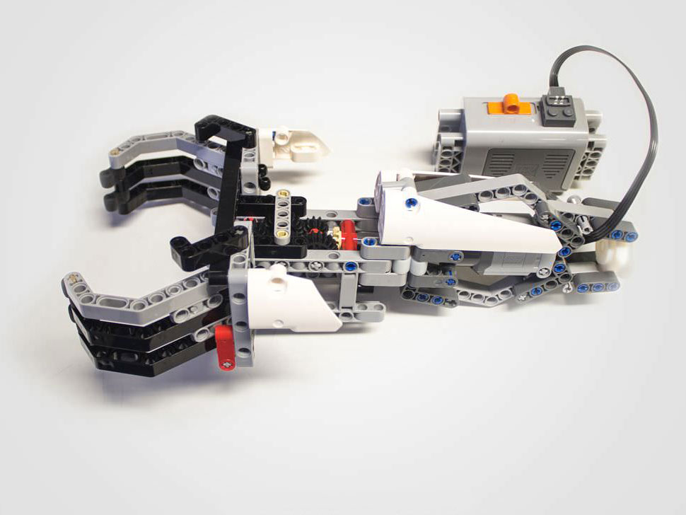 Iko, la prótesis con piezas de Lego de Carlos Arturo Torres