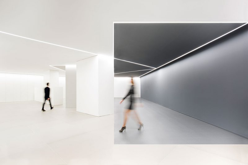 Oficinas de ARV. La luz como experience design