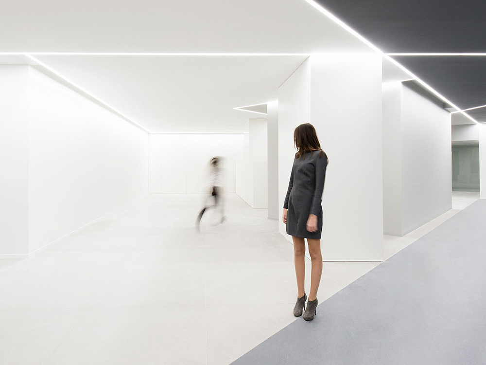 Oficinas de ARV. La luz como experience design