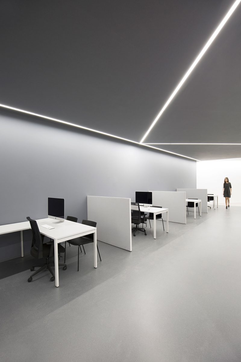 Oficinas de ARV. La luz como experience design