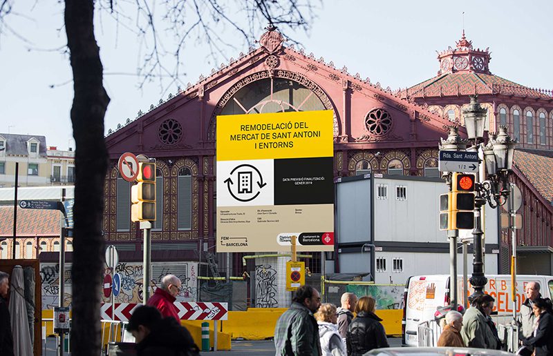 Familia diseña el nuevo sistema de señalización de obras de Barcelona