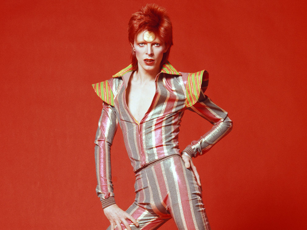 David Bowie, el diseñador detrás del músico. Una estética que desafió la  norma | Experimenta