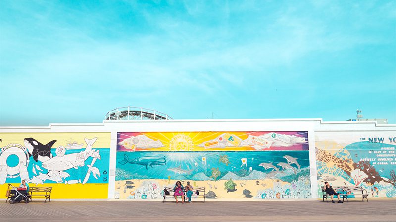 El azul de Coney Island tras el objetivo de Skander Khlif