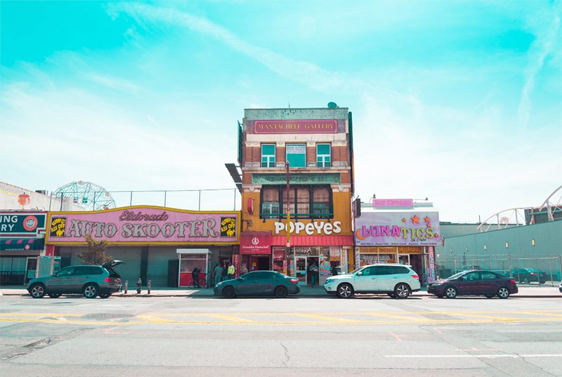 El azul de Coney Island tras el objetivo de Skander Khlif