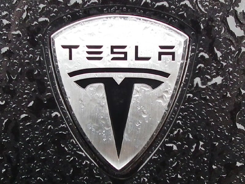 Tesla revela el significado de su logo