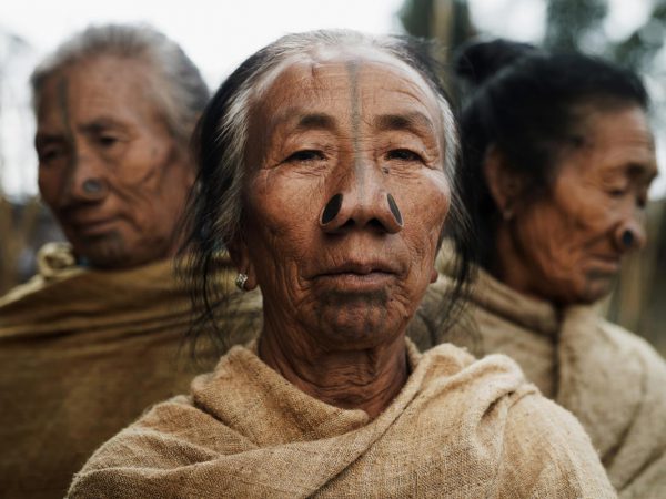 La fotografía tribal de Adam Kozioł. Tras un legado en extinción 