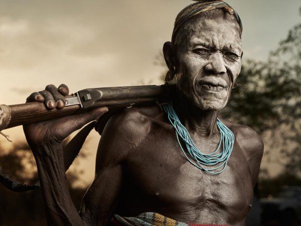 La fotografía tribal de Adam Kozioł. Tras un legado en extinción 