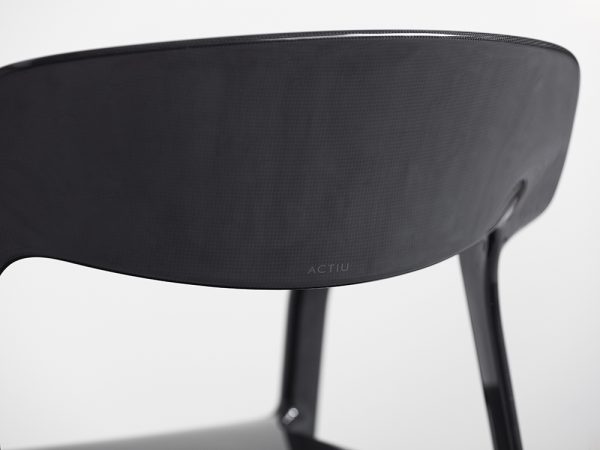 Karbon, la silla Javier Cuñado para Actiu. Diseño con fibra de carbono