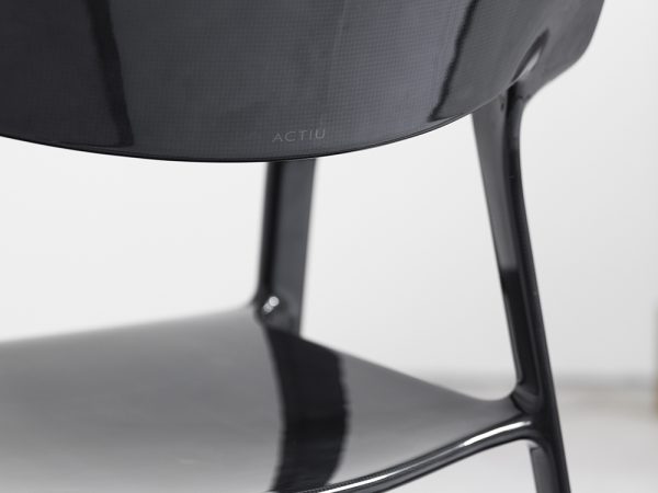 Karbon, la silla Javier Cuñado para Actiu. Diseño con fibra de carbono