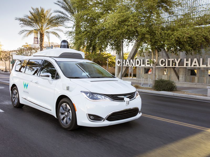 Waymo, la primera compañía de taxis sin conductores se pone en marcha