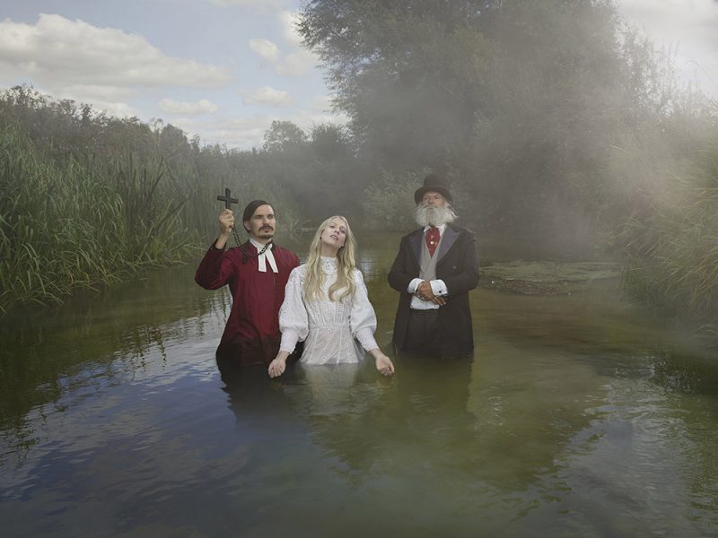 The Tales of Old Father Thames, la oda fotográfica de Julia Fullerton-Batten