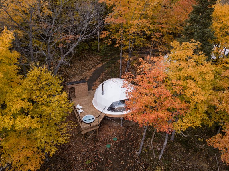 Dômes de Charlevoix, sistema de cúpulas geodésicas de Bourgeois / Lechasseur Architectes