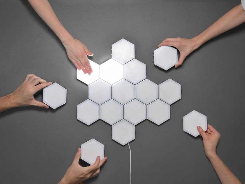 Helios Touch, de James Vanderpant. Un aplique de iluminación modular y sensible al tacto