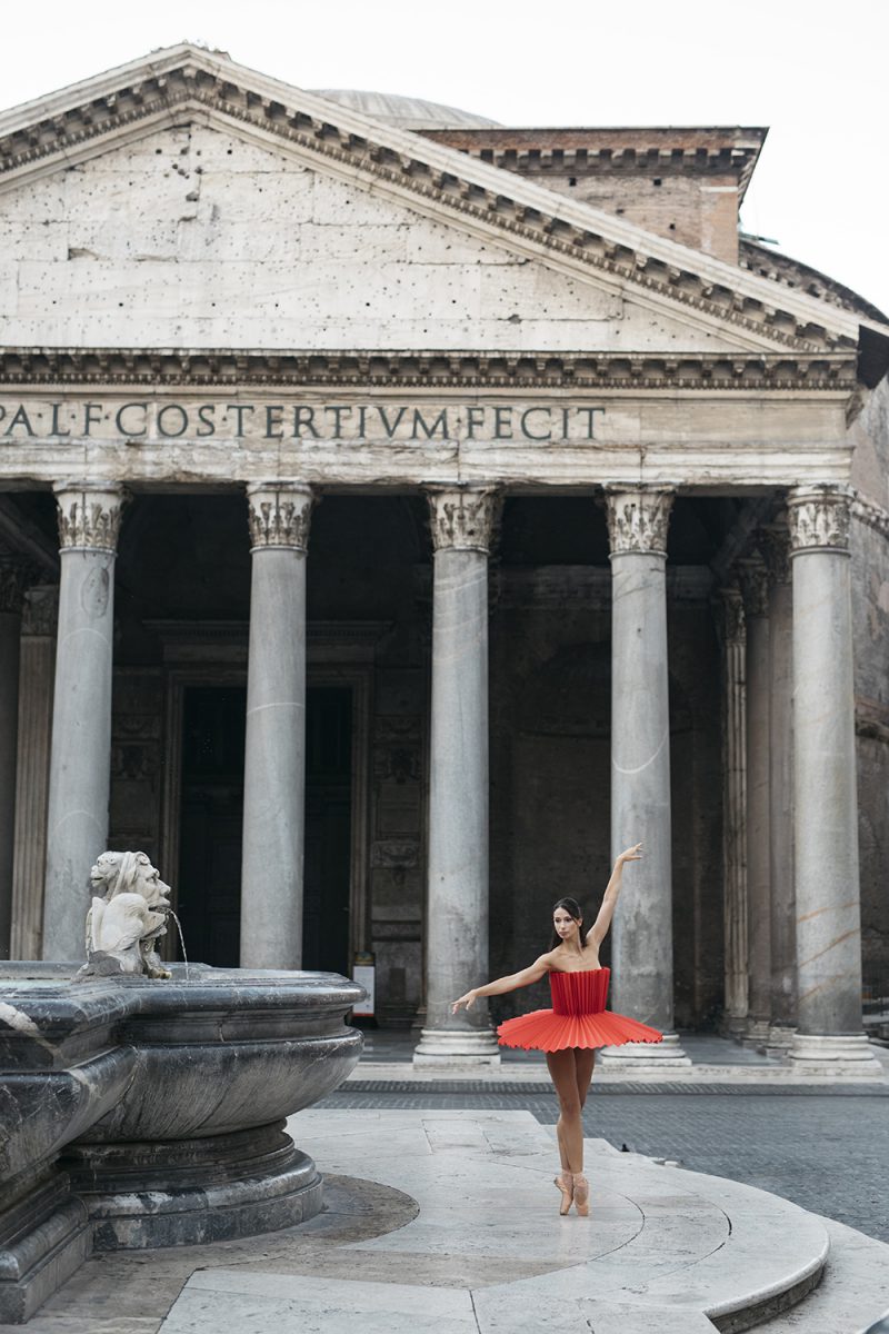 PLI.É, un proyecto de Pauline Loctin y Melika Dez. Danza, ciudades y papel doblado