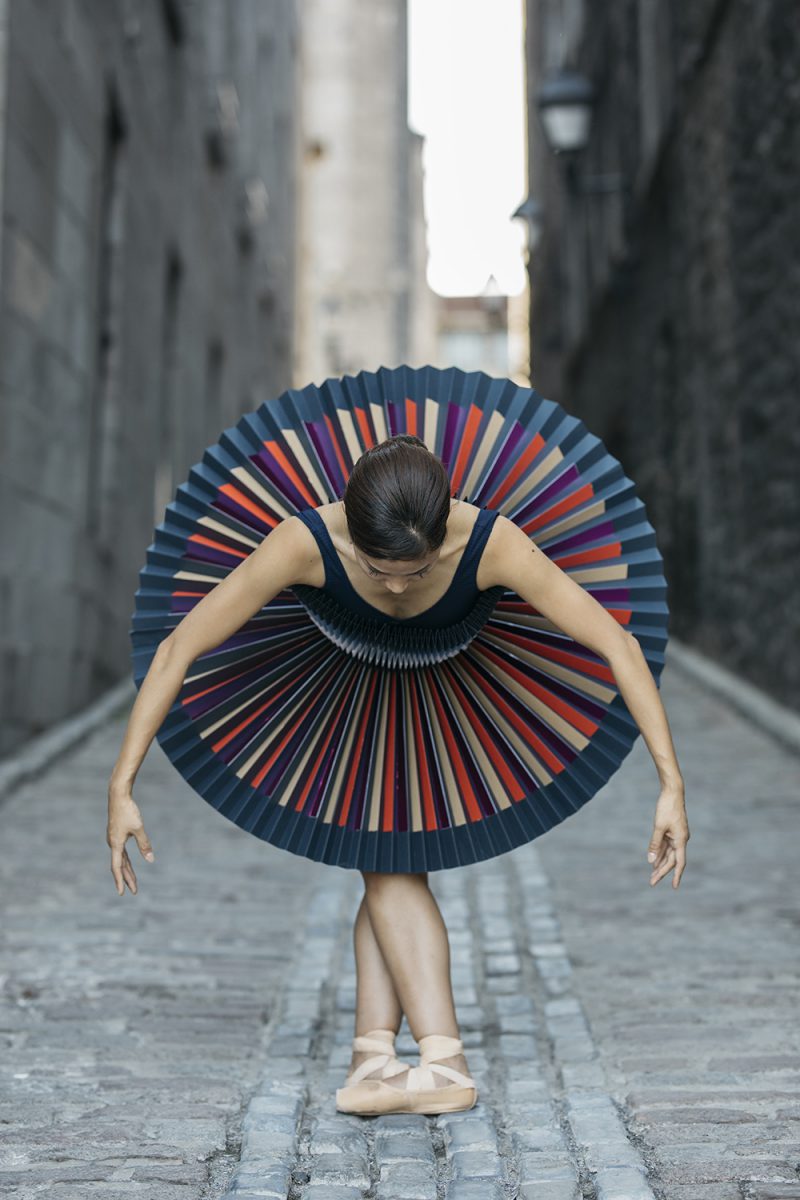 PLI.É, un proyecto de Pauline Loctin y Melika Dez. Danza, ciudades y papel doblado