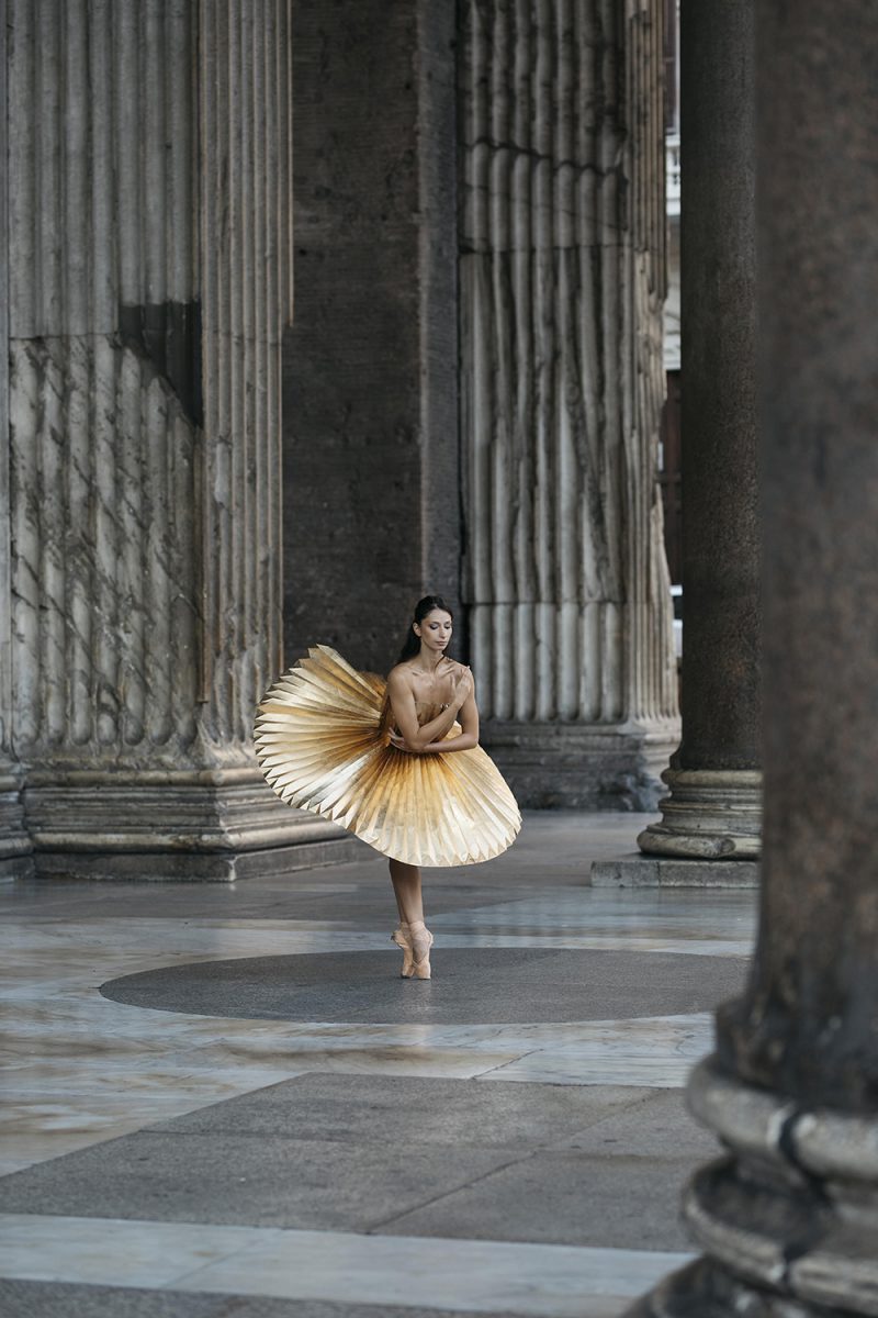 PLI.É, un proyecto de Pauline Loctin y Melika Dez. Danza, ciudades y papel doblado