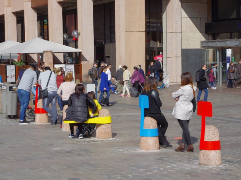 Boll, el mobiliario urbano de Adrian Blanc. La vida paralela de los bolardos