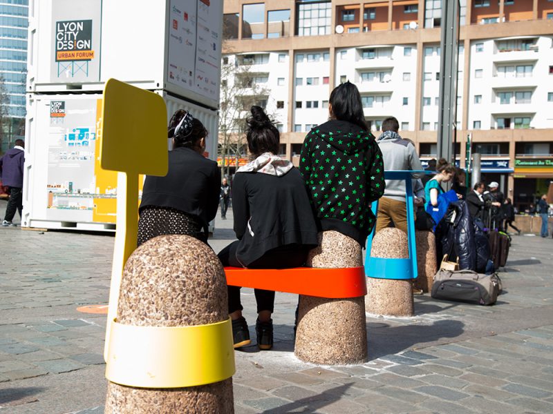 Boll, el mobiliario urbano de Adrian Blanc. La vida paralela de los bolardos